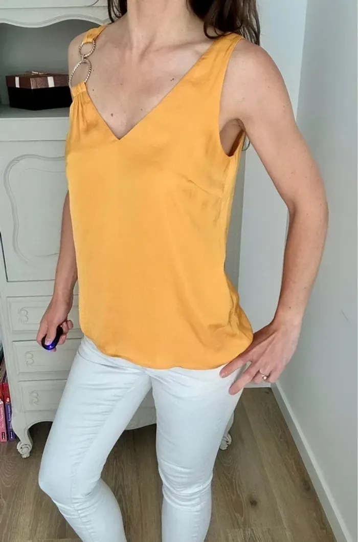 Ravissant petit haut jaune et doré Morgan taille 36 , S , 1 - photo numéro 5