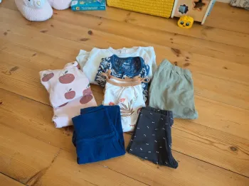 Lot de 8 vetements fille en 18 mois.