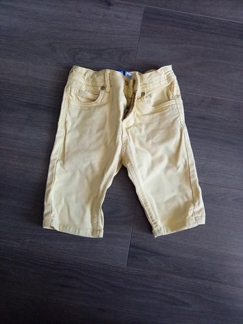 Short jaune pale