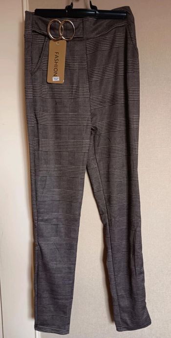 Pantalon. Marque Fashion