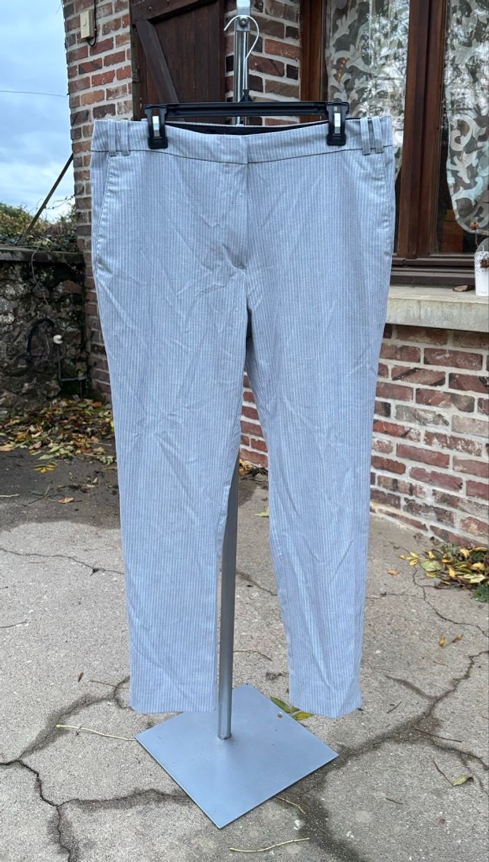 🤍 Pantalon à fines rayures gris et blanc – Camaïeu – Taille 44