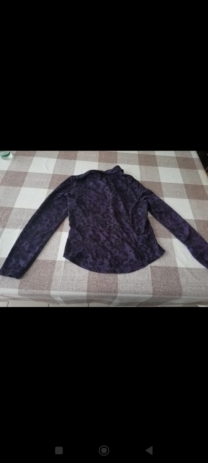 Chemise manches longues violette avec fleurs noires taille 36 2€ - photo numéro 4