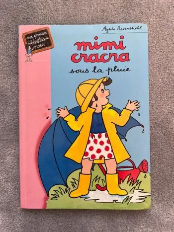 Mimi cracra sous la pluie
