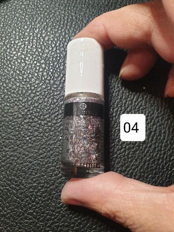 Paillettes pour les yeux Essence 04