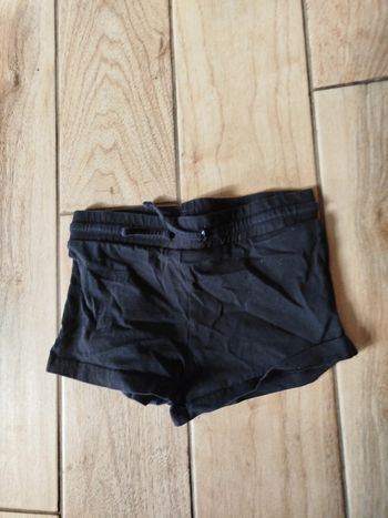 Short fille