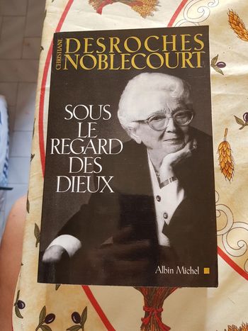 sous le regard des dieux