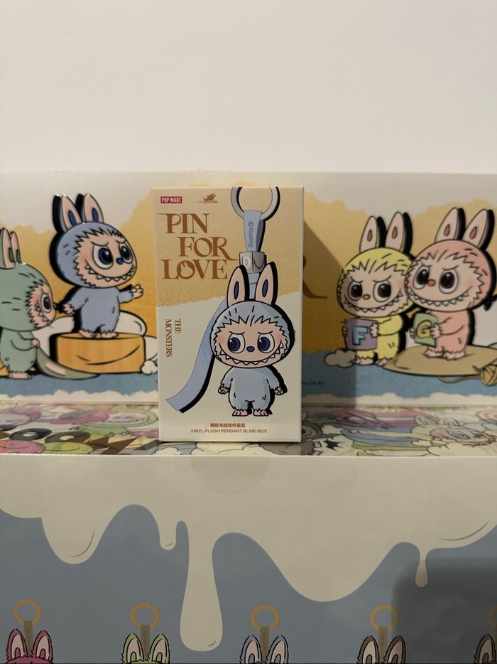 Labubu pin for love