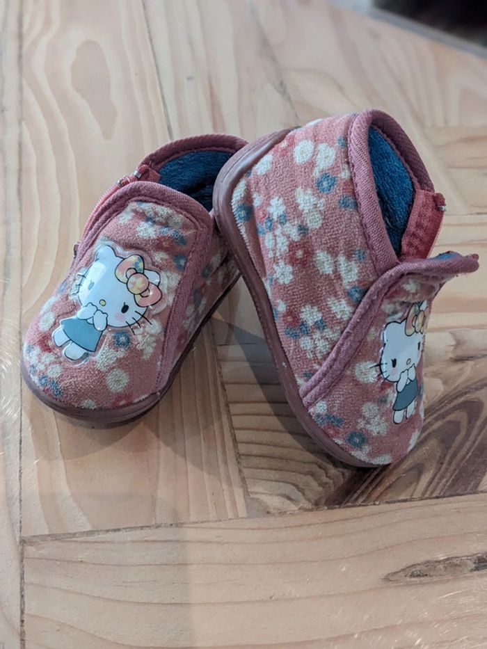 Chausson taille 18 hello ketty