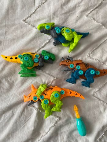 Lot de jouet dinosaures à viser