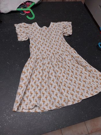 Robe flamand rose correspond a du 8 ans