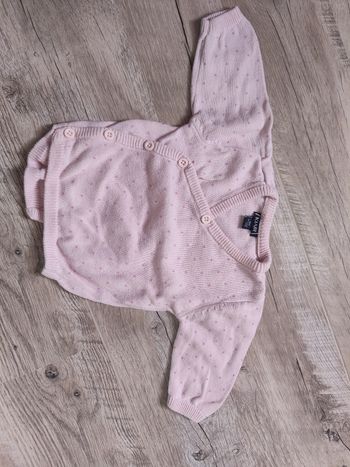 Lots de deux gilet T 0 et 1 mois