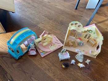 Nursery, bac à sable, bus et bébés sylvanian families