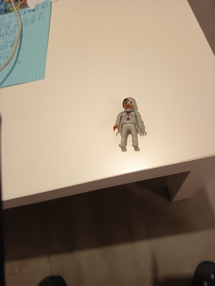 Personnages DC comics Kinder Surprise