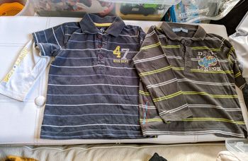 Polos rayés kaki et bleu marine