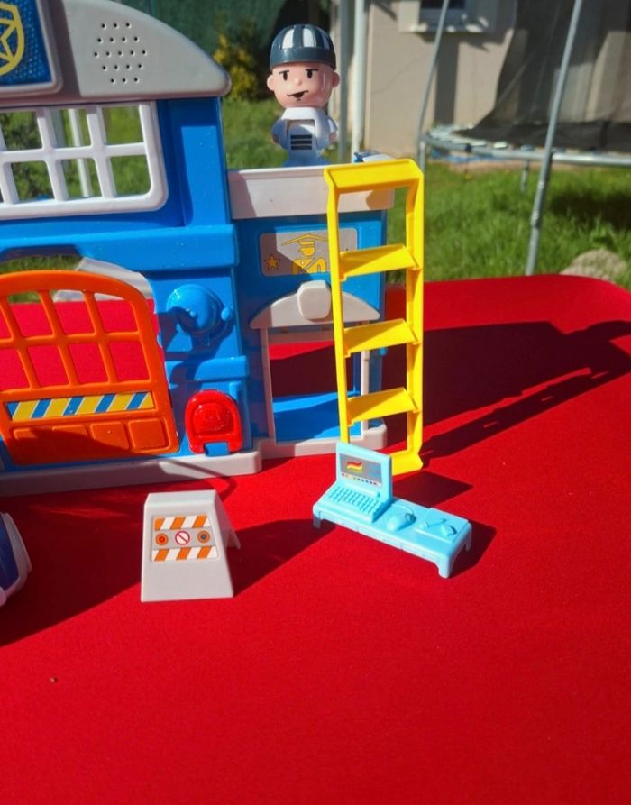 Commissariat de police en jouet - photo numéro 4