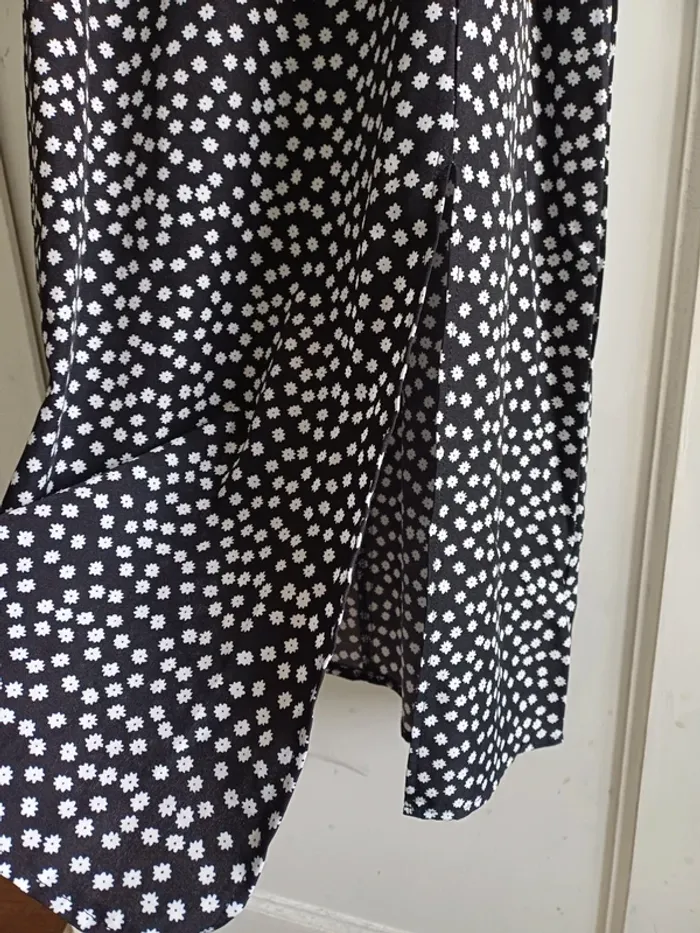 Robe mi-longue fendue