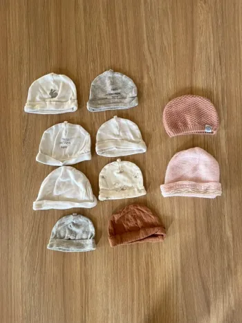 Lot de 8 bonnets