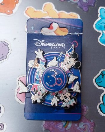 Pins 30 ans disneyland Paris