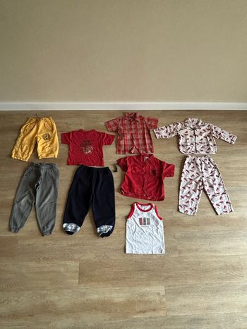 Lot vêtements garçon 4 ans – Été/hiver – Pyjama, pantalons, chemises, t-shirts