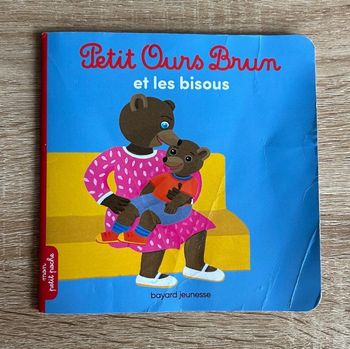Livre petit ours brun et les bisous