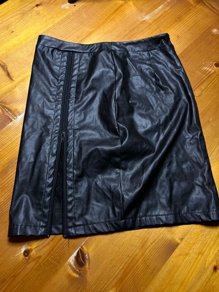 Jupe effet cuir fermeture devant dentelle sexy - photo numéro 3