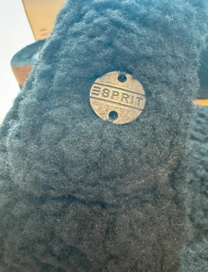 Esprit Mules à scratch Noire imitation fourrure taille 40 Neuf dans sa boîte d'origine. - photo numéro 4