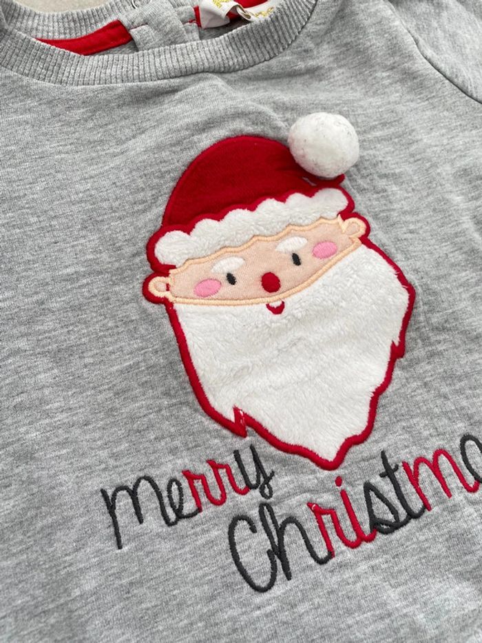 Pull de noël 🎅🏻 garçon 18 mois gris avec tête de père Noël en relief - photo numéro 2