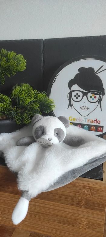 Doudou mon p'tit panda gris et blanc BN0459  Baby Nat Fourrure Velours Carré