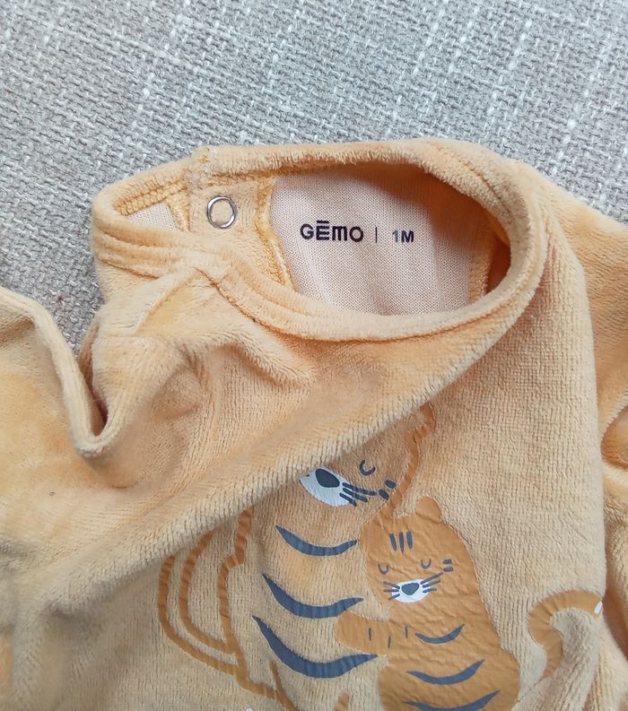 Lot 2 babygros en velours moutarde et bleu Gemo taille 1 mois - photo numéro 7