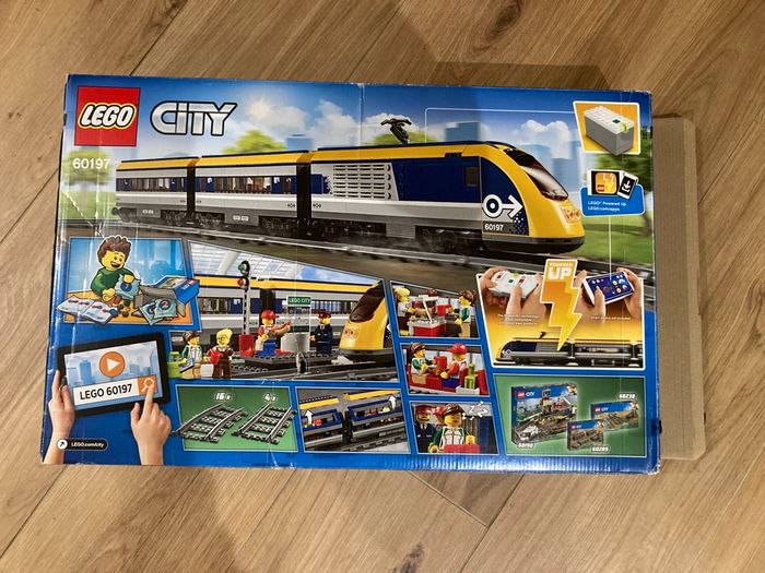 Lego 60197 le train passagers télécommandé - photo numéro 8