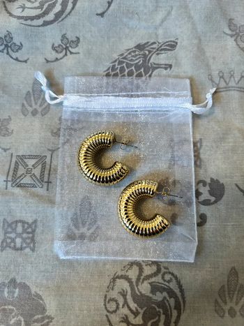 Créoles dorée texturées