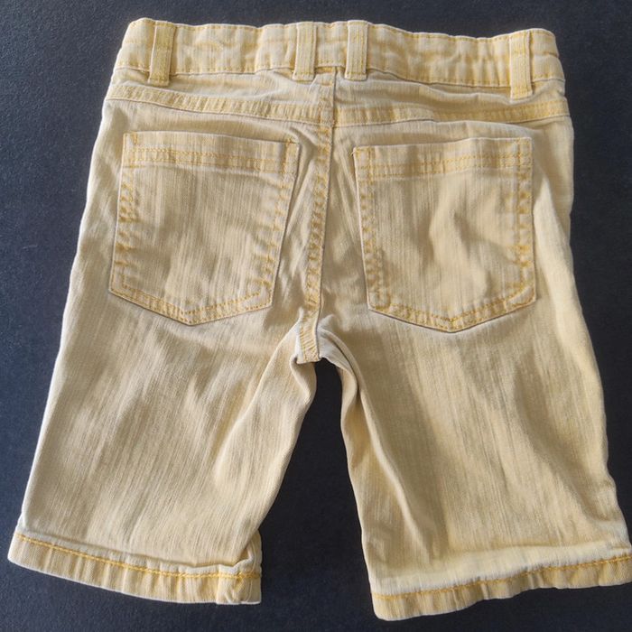 Short jaune taille 6 ans - photo numéro 3