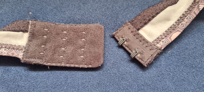 Soutien gorge coque taupe à motifs rose 95C - photo numéro 4