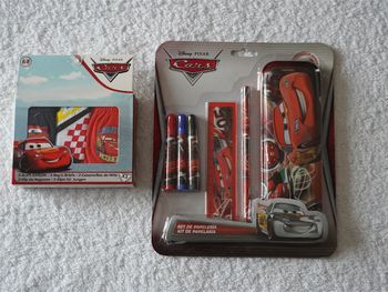 Lot "Cars Disney" neuf : Lot de 3 slips fantaisies pour garçon 6/8 ans + Set de papeterie