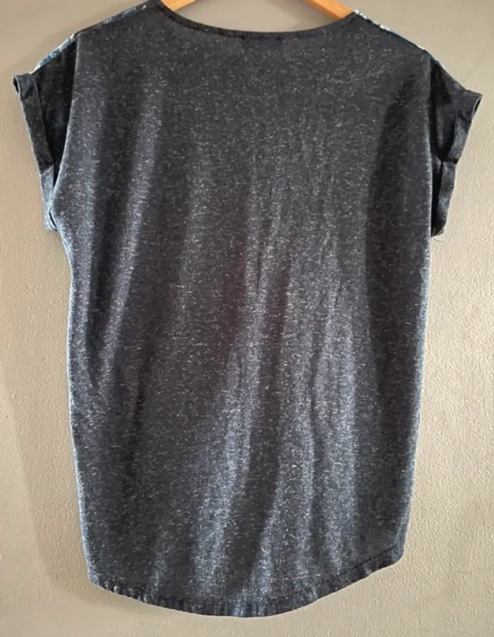 TEE shirt  fleur kiabi en M - photo numéro 3