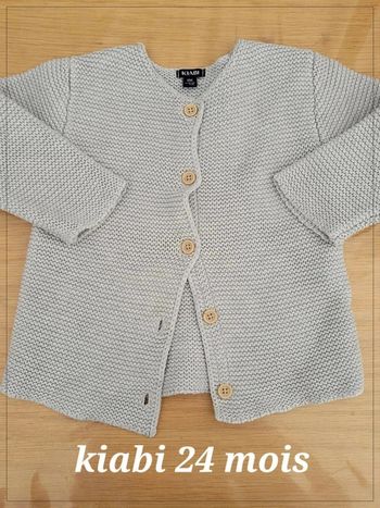 Gilet kiabi 18 mois mais taille grand 24 mois plutôt