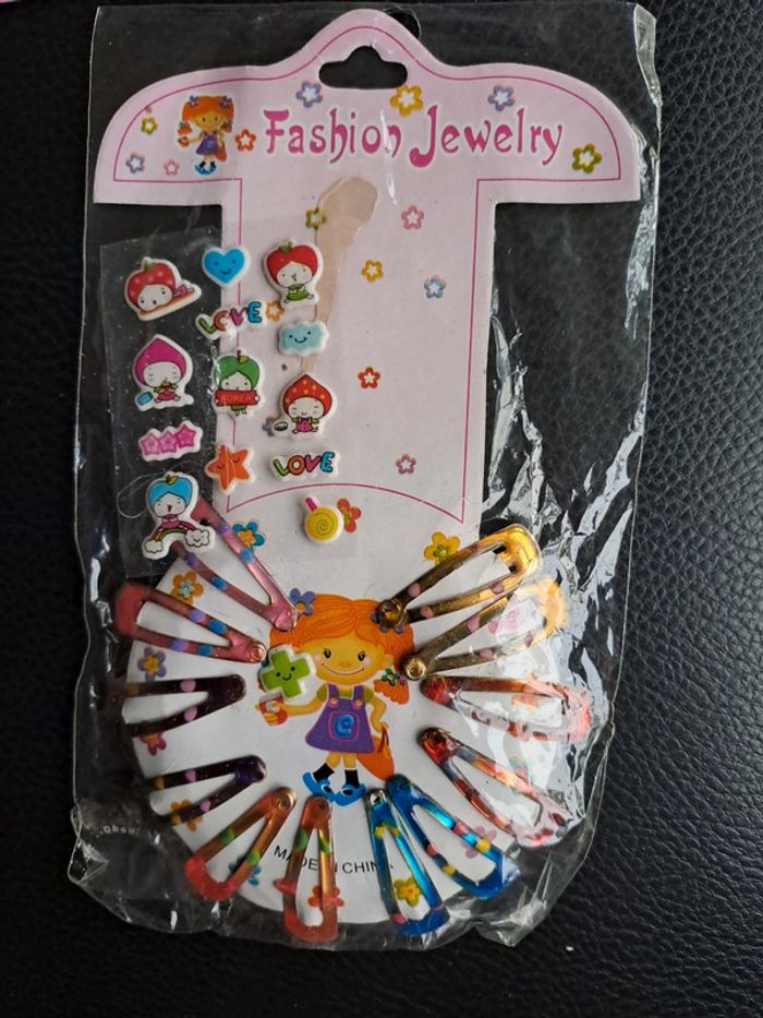 Barrettes et boucles d oreilles adhésives - photo numéro 3