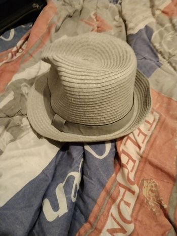 Chapeau gris 59 cm 