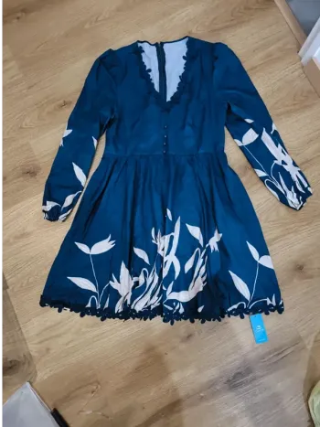 Robe trapèze en broderie taille L (40) neuve