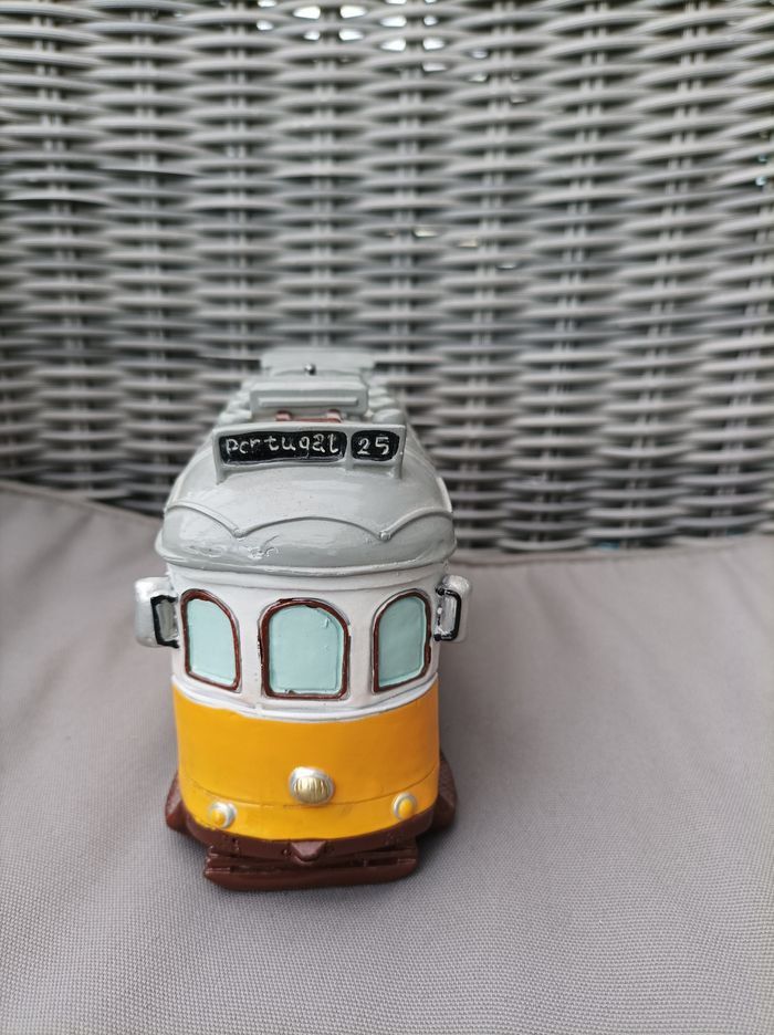 Jolie tirelire tramway Portugal neuve - photo numéro 4