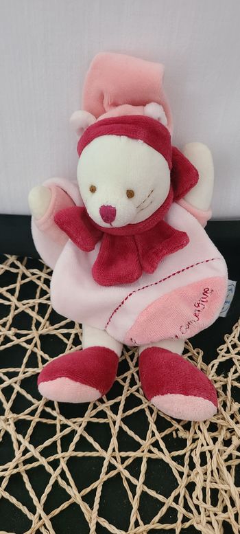 DOUDOU ET COMPAGNIE  CHAT ECRU AVEC CAPE ROSE MINOUCHETTE