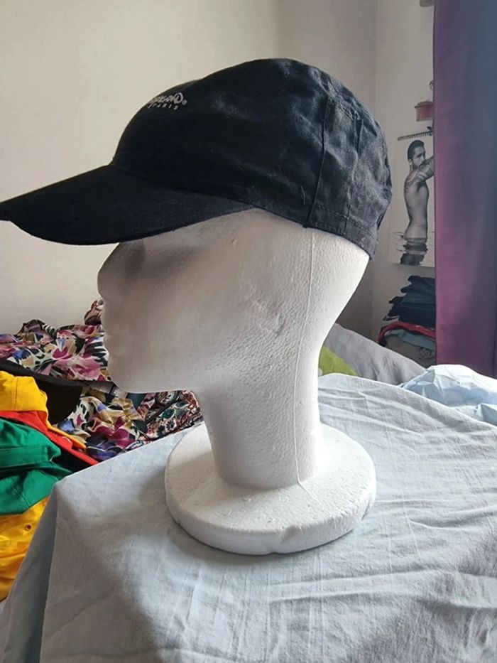 Casquette à élastique taille unique neuve - photo numéro 2