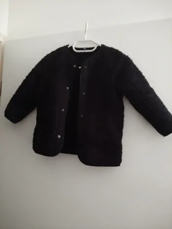 Tres jolie veste Uniqlo noire 3 ans