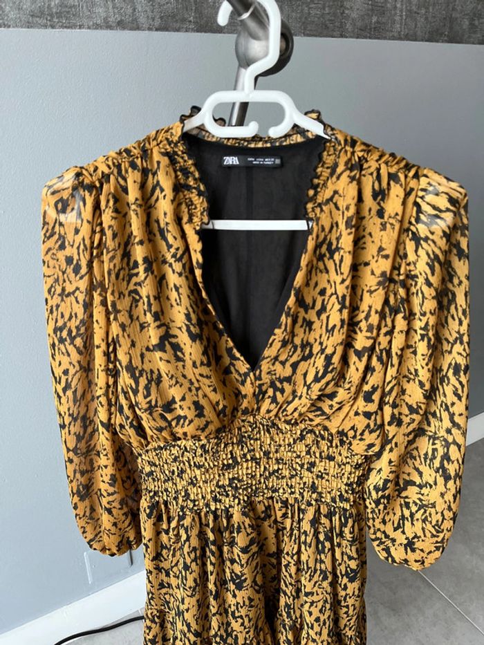 Robe noire et moutarde - photo numéro 2