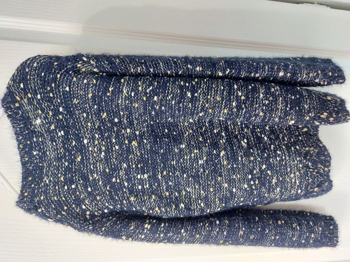 beau pull bleu col rond 8ans - photo numéro 2