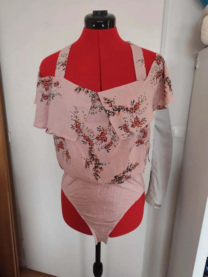 Body épaule dénudé
