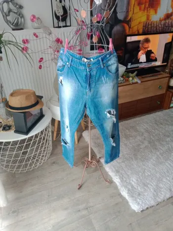 Jeans bleu  troué Zara