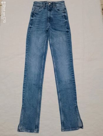 Zara pantalon jean bleu fendu aux chevilles