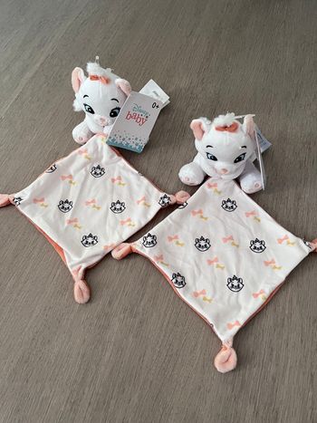 Lot 2 doudous Marie les aristochats disney baby neufs avec étiquettes