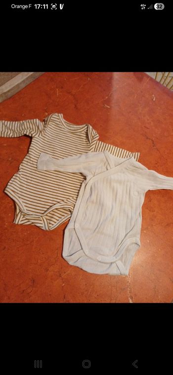 Lot de 2 bodies naissance 